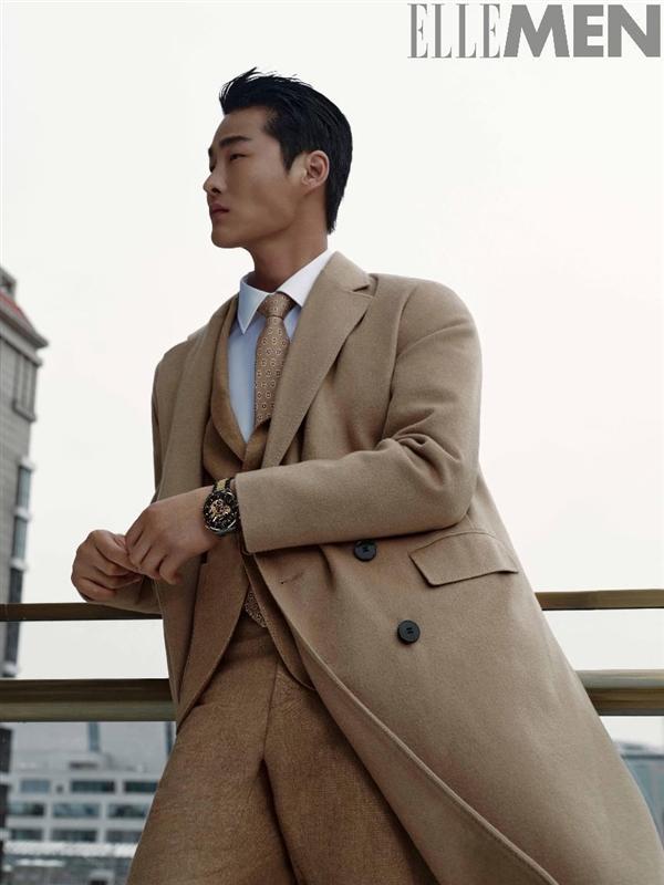 “老錢風(fēng)”必備單品!華為黃金智能腕表登上一線時(shí)尚男刊(圖3) “老錢風(fēng)”必備單品!華為黃金智能腕表登上一線時(shí)尚男刊