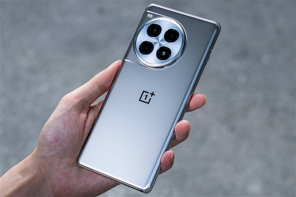 一加Ace 3 Pro上手：陶瓷質感手感絕了