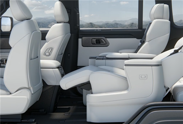 競爭問界M7、理想L8!極石01標準續航版上市:直降5萬29.99萬起(圖3) 競爭問界M7、理想L8!極石01標準續航版上市:直降5萬29.99萬起