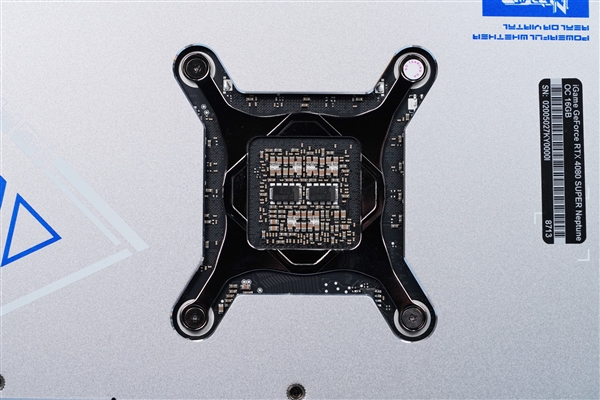 一體式合金銀白外甲!七彩虹RTX 4080 SUPER Neptune水神圖賞(圖12) 一體式合金銀白外甲!七彩虹RTX 4080 SUPER Neptune水神圖賞