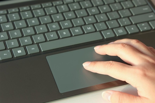 比MacBook Air還輕的輕薄本！微軟Surface Laptop Go 3上手