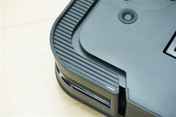 獨(dú)特方形機(jī)身 專為邊角清潔而生!科沃斯掃地機(jī)器人X2圖賞(圖14) 獨(dú)特方形機(jī)身 專為邊角清潔而生!科沃斯掃地機(jī)器人X2圖賞