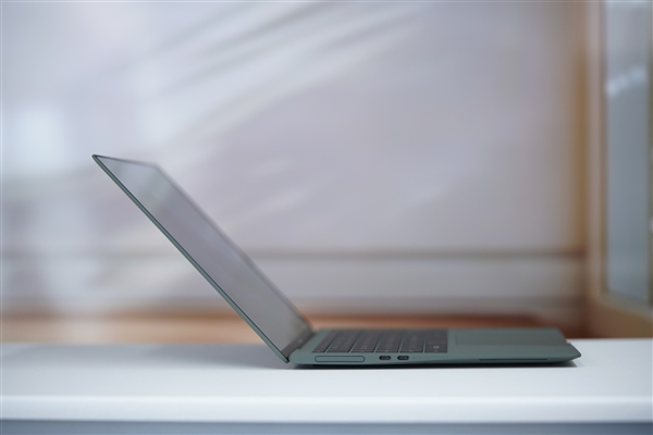 全球首發磁吸攝像頭！榮耀MagicBook Art 14圖賞