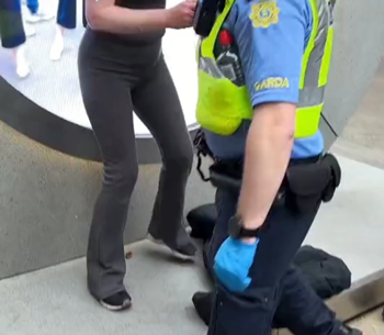 美國人和愛爾蘭人用傳送門互發(fā)地獄笑話:看得我功德光速消失(圖17) 美國人和愛爾蘭人用傳送門互發(fā)地獄笑話:看得我功德光速消失