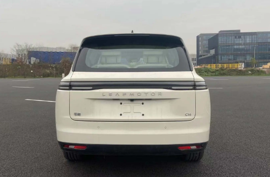 純電增程雙動力!零跑6座中大型SUV C16實車曝光(圖4) 純電增程雙動力!零跑6座中大型SUV C16實車曝光