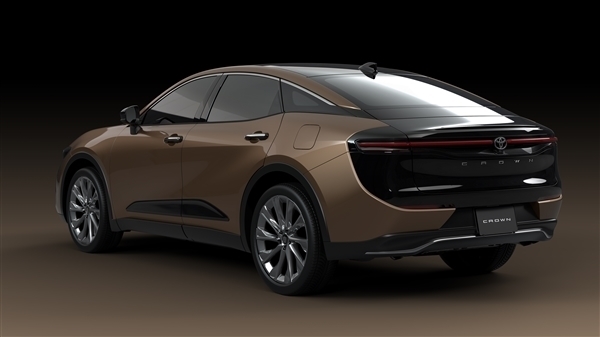 自信比肩BBA 進口豐田皇冠國內售價公布：36.90萬起