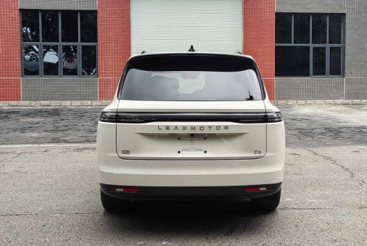 純電增程雙動力!零跑6座中大型SUV C16實車曝光(圖2) 純電增程雙動力!零跑6座中大型SUV C16實車曝光