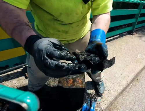 釣魚佬從湖里釣出70萬現金!以前還釣出過手榴彈(圖7) 釣魚佬從湖里釣出70萬現金!以前還釣出過手榴彈