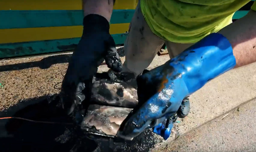 釣魚佬從湖里釣出70萬現金!以前還釣出過手榴彈(圖8) 釣魚佬從湖里釣出70萬現金!以前還釣出過手榴彈