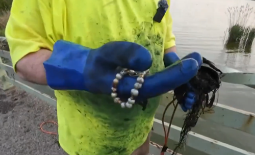 釣魚佬從湖里釣出70萬現金!以前還釣出過手榴彈(圖13) 釣魚佬從湖里釣出70萬現金!以前還釣出過手榴彈