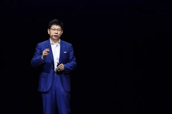 余承東公開(kāi)炮轟！AEB到底是啥