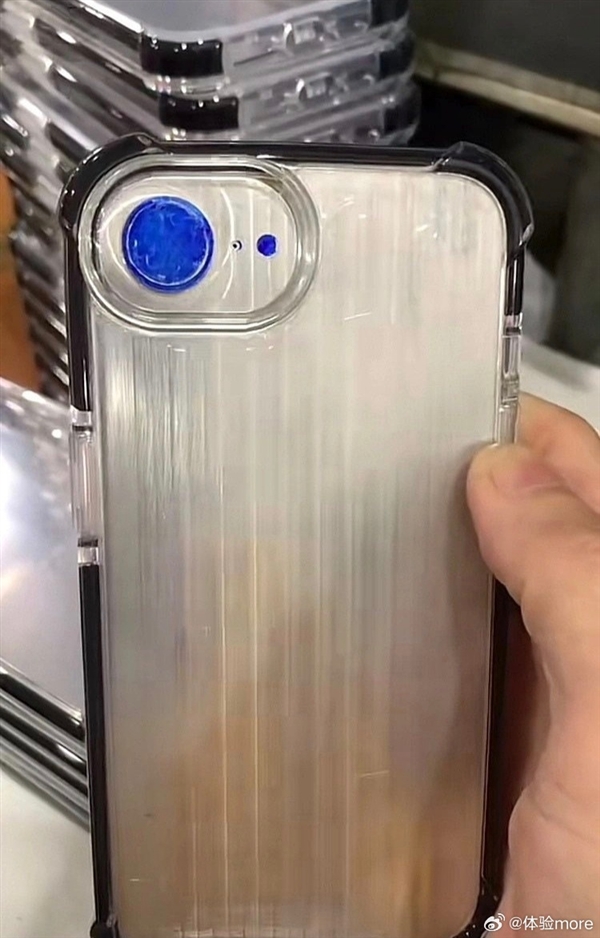 “單攝”版iPhone 14!iPhone SE 4金屬模具首度曝光(圖3) “單攝”版iPhone 14!iPhone SE 4金屬模具首度曝光