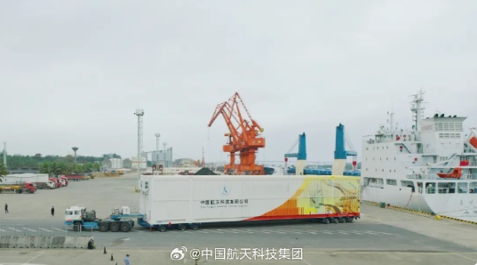 長征五號遙八運載火箭運抵文昌:將與嫦娥六號探測器一起總裝(圖1) 長征五號遙八運載火箭運抵文昌:將與嫦娥六號探測器一起總裝