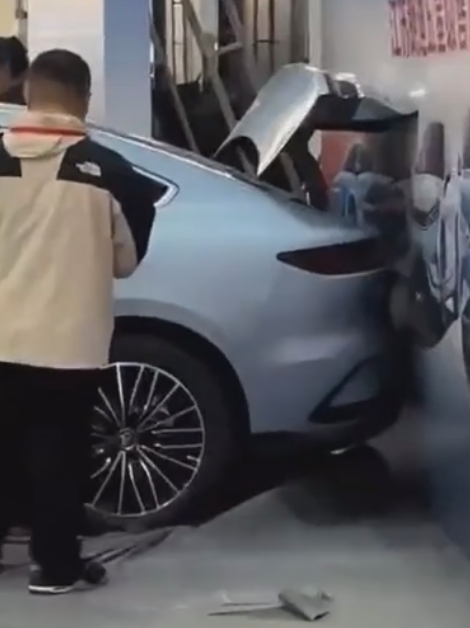 極氪X車展上突然啟動 撞傷5人:官方回應稱未開啟展車模式(圖5) 極氪X車展上突然啟動 撞傷5人:官方回應稱未開啟展車模式