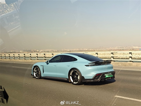 小米SU7海灣藍實拍圖公布!雷軍喊話如何:網友稱帥到沒朋友 買買買(圖1) 小米SU7海灣藍實拍圖公布!雷軍喊話如何:網友稱帥到沒朋友 買買買