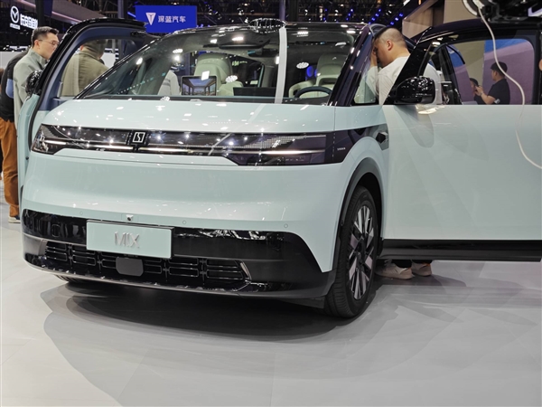 國內首搭對開門、無B柱、旋轉座椅:極氪全新車型MIX發布(圖1) 國內首搭對開門、無B柱、旋轉座椅:極氪全新車型MIX發布