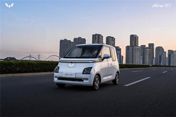 中保研:新能源車電池超車價(jià)一半 五菱晴空換電池幾乎能買輛新車(圖1) 中保研:新能源車電池超車價(jià)一半 五菱晴空換電池幾乎能買輛新車