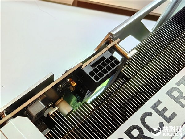 強(qiáng)制!RTX 40 SUPER一律標(biāo)配16針供電接口(圖3) 強(qiáng)制!RTX 40 SUPER一律標(biāo)配16針供電接口