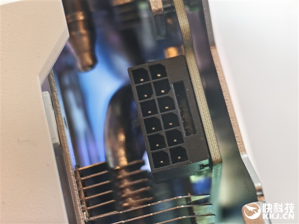 強(qiáng)制!RTX 40 SUPER一律標(biāo)配16針供電接口(圖4) 強(qiáng)制!RTX 40 SUPER一律標(biāo)配16針供電接口
