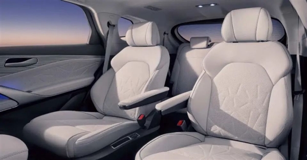 理想L8強(qiáng)力對(duì)手 比亞迪騰勢(shì)N8本月交付：31.98萬元起 一臺(tái)車能當(dāng)三臺(tái)車用