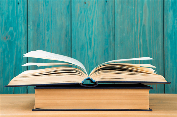 河南一考生因遲到未能進(jìn)入考場 老師考場外安慰他(圖1) 河南一考生因遲到未能進(jìn)入考場 老師考場外安慰他