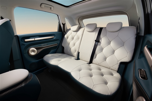 五菱再出神車!寶駿云朵盲訂10天訂單突破10000臺:主打10-15萬價位 8月10日上市(圖6) 五菱再出神車!寶駿云朵盲訂10天訂單突破10000臺:主打10-15萬價位 8月10日上市