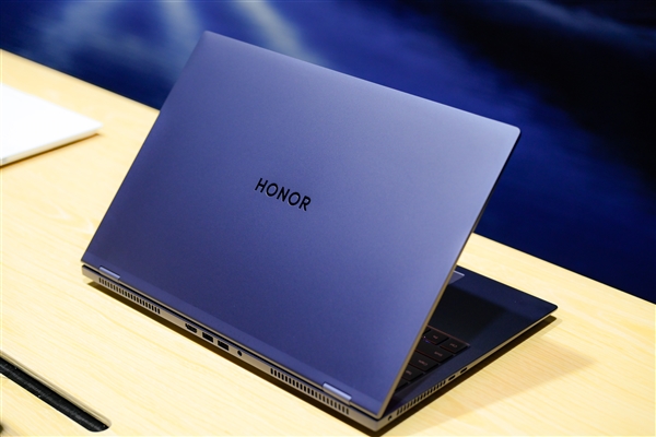 榮耀MagicBook Pro 16官圖公布:開啟AI PC時代(圖6) 榮耀MagicBook Pro 16官圖公布:開啟AI PC時代
