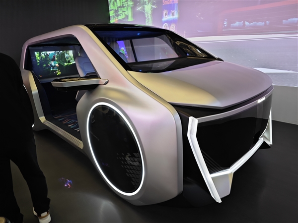 2024AWE開展 海信全息激光HUD上車：車窗秒變巨幕