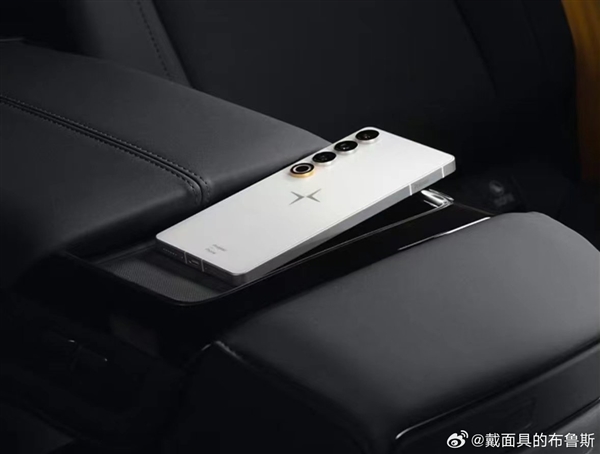 首款極星手機Polestar Phone發布：7388元