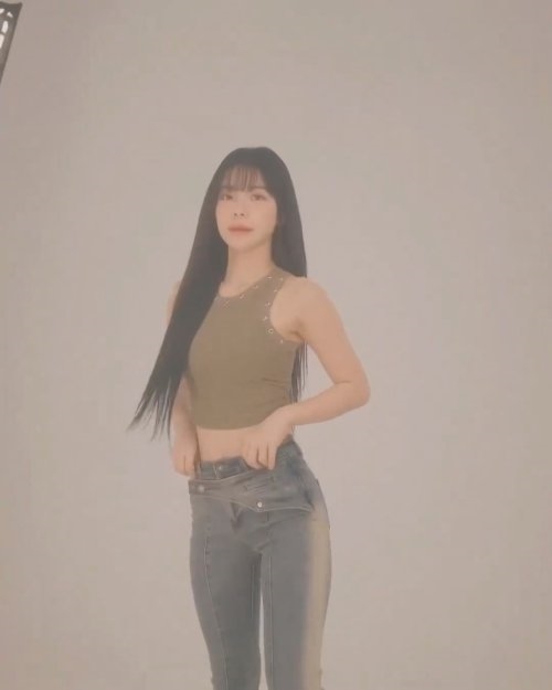 韓國啦啦隊女神COS《星刃》女主:緊身衣造型凸顯曼妙身材(圖1) 韓國啦啦隊女神COS《星刃》女主:緊身衣造型凸顯曼妙身材