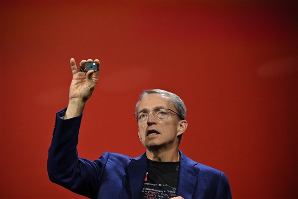 Intel CEO基辛格:摩爾定律確實(shí)變慢了 但沒(méi)死!(圖2) Intel CEO基辛格:摩爾定律確實(shí)變慢了 但沒(méi)死!