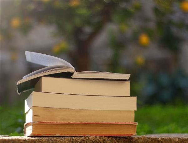 輪椅上的他考343分:和媽媽相擁哽咽(圖1) 輪椅上的他考343分:和媽媽相擁哽咽