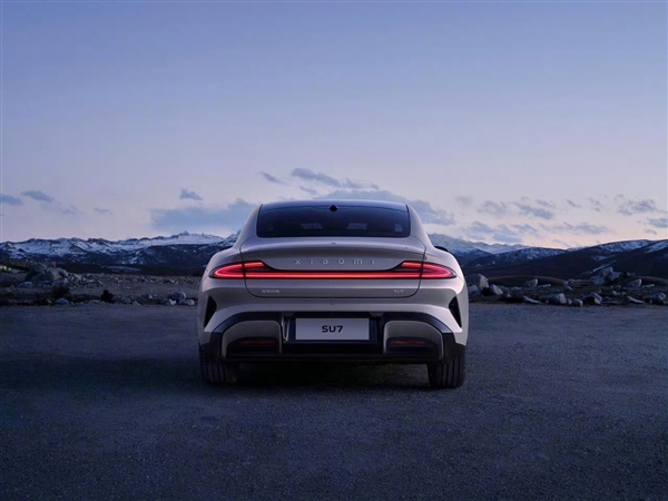 小米汽車SU7海灣藍(lán)/橄欖綠/雅灰實(shí)拍圖對比!三款配色你選誰(圖18) 小米汽車SU7海灣藍(lán)/橄欖綠/雅灰實(shí)拍圖對比!你最喜歡哪一款