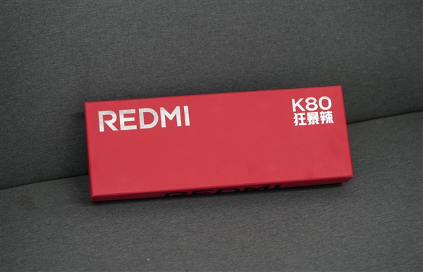 REDMI K80發(fā)布會前竟然送了5瓶辣椒醬  雷軍在線玩梗：狂暴辣！