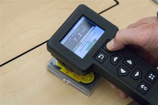 韓國人買魚都帶輻射檢測儀了!專家:精準測量需超3小時 更多是安慰(圖1) 韓國人買魚都帶輻射檢測儀了!專家:精準測量需超3小時 更多是安慰