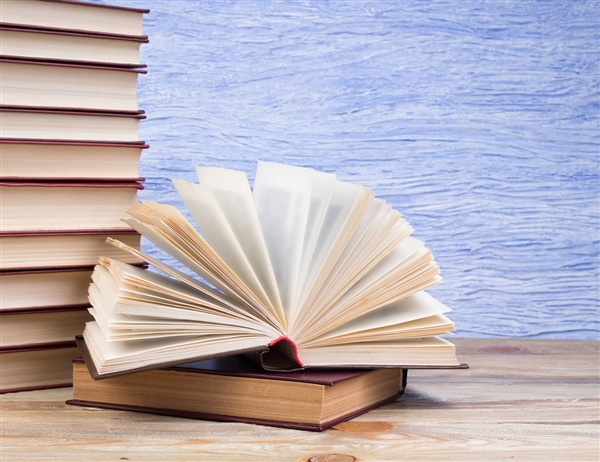 女孩出考場(chǎng)接手采訪:與母親同框被路人誤認(rèn)為姐妹(圖1) 女孩出考場(chǎng)接手采訪:與母親同框被路人誤認(rèn)為姐妹