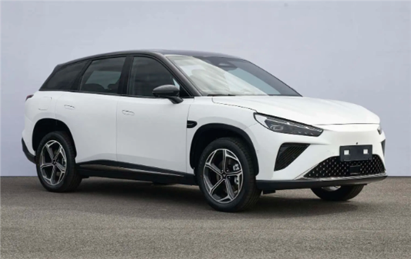 “冰箱彩電”全部上車!哪吒L實車內飾曝光(圖3) “冰箱彩電”全部上車!哪吒L實車內飾曝光