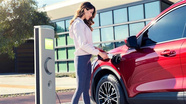 汽車賤價并不清庫存 因為消費者不買賬(圖1) 汽車賤價甩賣 車企尷尬:消費者不買賬 庫存更多了