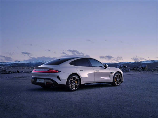 小米汽車SU7海灣藍(lán)/橄欖綠/雅灰實(shí)拍圖對比!三款配色你選誰(圖21) 小米汽車SU7海灣藍(lán)/橄欖綠/雅灰實(shí)拍圖對比!你最喜歡哪一款