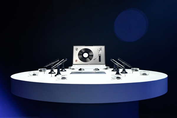 榮耀MagicBook Pro 16官圖公布:開啟AI PC時代(圖3) 榮耀MagicBook Pro 16官圖公布:開啟AI PC時代