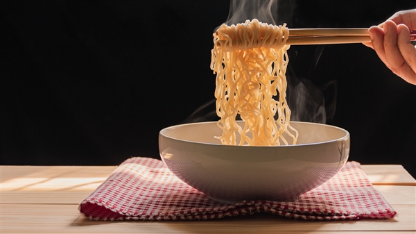 12306回應(yīng)火車餐車不消費(fèi)不能坐 客服：餐車需要消費(fèi)就座