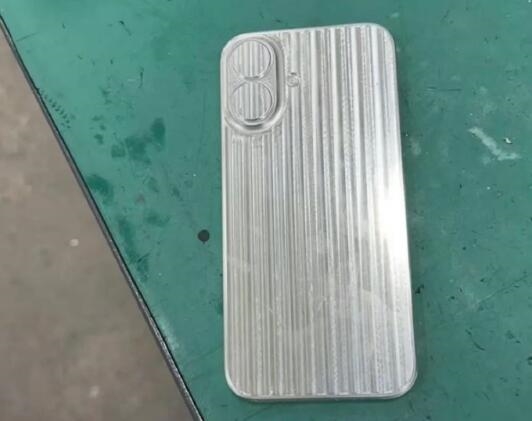 iPhone 16金屬機模、模具曝光:縱向鏡頭模組設(shè)計(圖1) iPhone 16金屬機模、模具曝光:縱向鏡頭模組設(shè)計