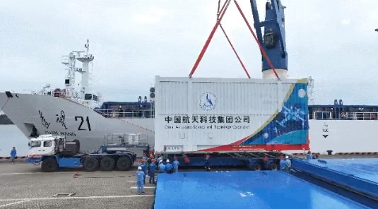 長征五號遙八運載火箭運抵文昌:將與嫦娥六號探測器一起總裝(圖2) 長征五號遙八運載火箭運抵文昌:將與嫦娥六號探測器一起總裝