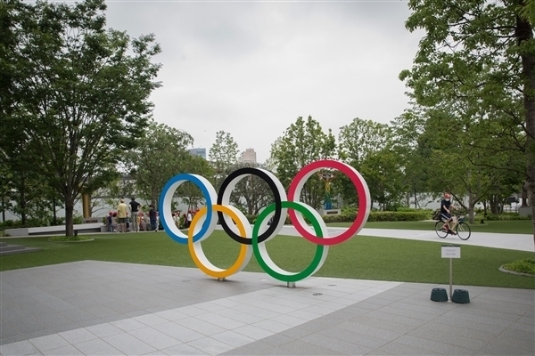 劉翔重回破世界紀(jì)錄奪冠地 配文“來看看”(圖1) 劉翔重回破世界紀(jì)錄奪冠地 配文“來看看”