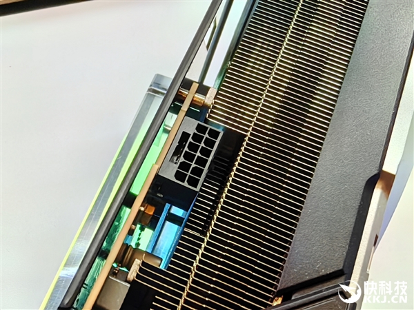 強(qiáng)制!RTX 40 SUPER一律標(biāo)配16針供電接口(圖2) 強(qiáng)制!RTX 40 SUPER一律標(biāo)配16針供電接口