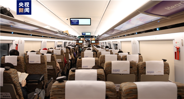 復興號亞運智能動車組正式載客運行！鷹隼車頭 5G+WiFi全覆蓋