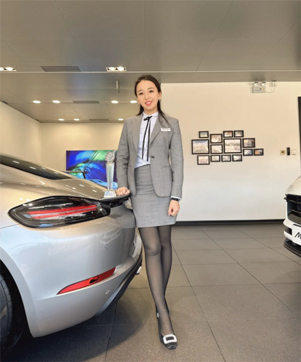 山東保時(shí)捷女銷冠一年賣掉170輛！銷售清單曝光：光卡宴賣了64輛