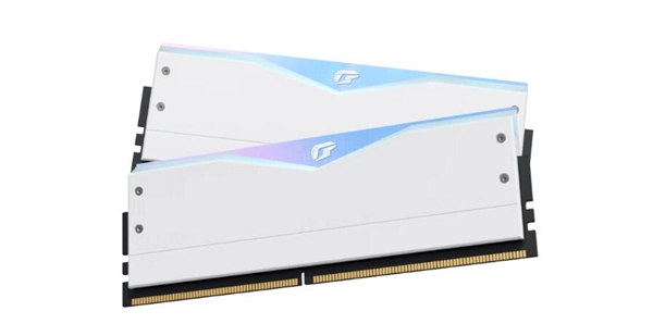 999元 七彩虹iGame Ultra W系列DDR5-6800內存上市:支持RGB燈效(圖3) 999元 七彩虹iGame Ultra W系列DDR5-6800內存上市:支持RGB燈效