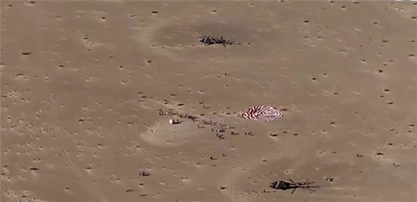 神舟十七號返回艙成功著陸:傾倒?fàn)顟B(tài)落地、艙門已開(圖2) 神舟十七號返回艙成功著陸:傾倒?fàn)顟B(tài)落地、艙門已開