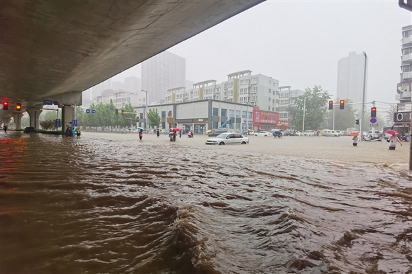 北方多地暴雨！保險公司提醒：車在水中二次點火損傷發動機不理賠